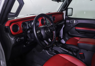 Подержанный автомобиль Jeep Wrangler 2022 года (15 фото)