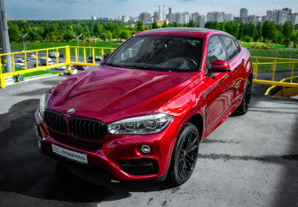Подержанный автомобиль BMW X6 2017 года (1 фото)