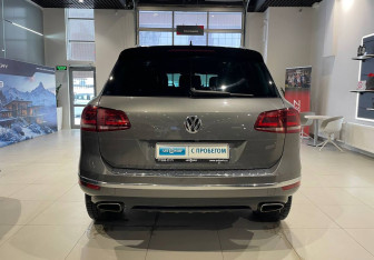 Подержанный автомобиль Volkswagen Touareg 2017 года (5 фото)