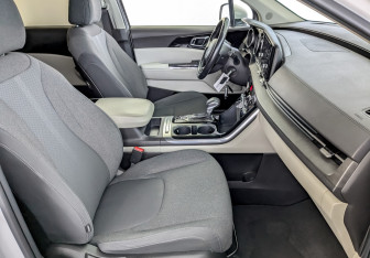 Подержанный автомобиль Kia Carnival 2021 года (23 фото)