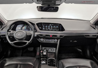 Подержанный автомобиль Hyundai Sonata 2022 года (13 фото)