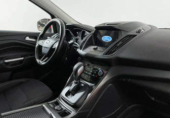 Подержанный автомобиль Ford Kuga 2017 года (7 фото)