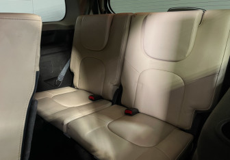 Подержанный автомобиль Nissan Pathfinder 2012 года (17 фото)