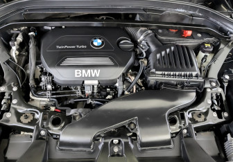 Подержанный автомобиль BMW X1 2016 года (9 фото)