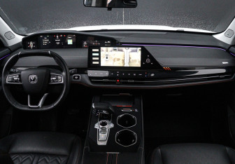 Подержанный автомобиль Changan UNI-K 2023 года (13 фото)