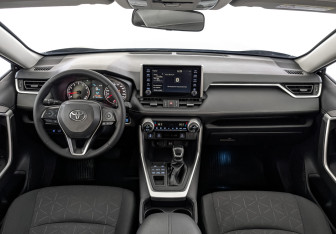 Подержанный автомобиль Toyota RAV4 2020 года (14 фото)