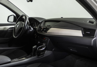 Подержанный автомобиль BMW X1 2013 года (14 фото)