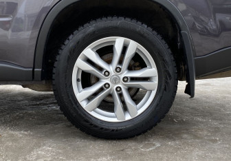 Подержанный автомобиль Nissan X-Trail 2014 года (16 фото)