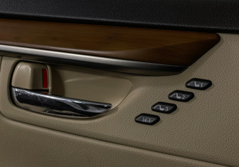 Подержанный автомобиль Lexus ES 2015 года (20 фото)