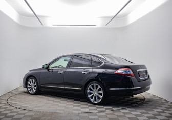 Подержанный автомобиль Nissan Teana 2011 года (7 фото)