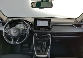 Подержанный автомобиль Toyota RAV4 2021 года (14 фото)