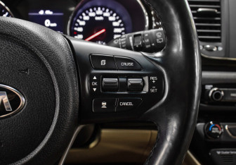 Подержанный автомобиль Kia Carnival 2018 года (20 фото)