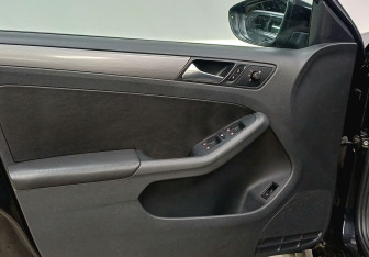 Подержанный автомобиль Volkswagen Jetta Sedan 2014 года (16 фото)