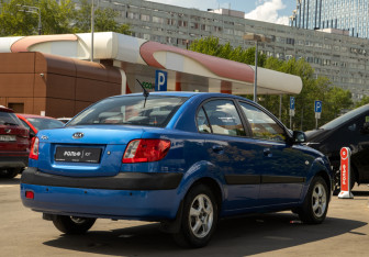 Подержанный автомобиль Kia Rio Sedan 2006 года (4 фото)