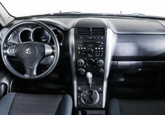Подержанный автомобиль Suzuki Grand Vitara 2013 года (9 фото)