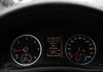 Подержанный автомобиль Volkswagen Tiguan 2011 года (10 фото)