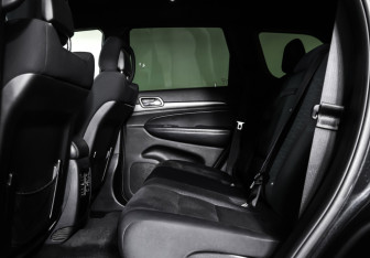 Подержанный автомобиль Jeep Grand Cherokee 2016 года (12 фото)