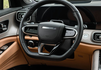 Подержанный автомобиль Jaecoo J8 2024 года (14 фото)