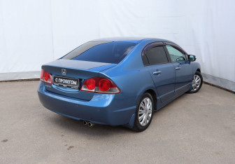 Подержанный автомобиль Honda Civic Sedan 2008 года (4 фото)