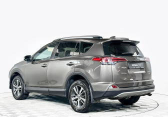 Подержанный автомобиль Toyota RAV4 2019 года (7 фото)