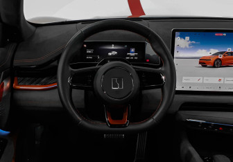 Подержанный автомобиль Zeekr 001 2023 года (11 фото)