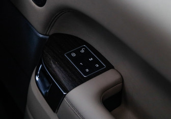 Подержанный автомобиль Land Rover Range Rover Sport 2017 года (9 фото)