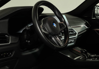 Подержанный автомобиль BMW X6 2021 года (11 фото)