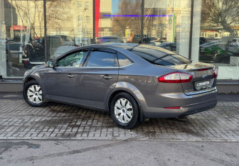 Подержанный автомобиль Ford Mondeo Sedan 2013 года (6 фото)