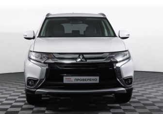 Подержанный автомобиль Mitsubishi Outlander 2015 года (2 фото)