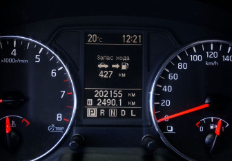 Подержанный автомобиль Nissan X-Trail 2013 года (16 фото)