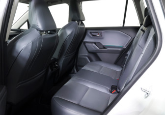 Подержанный автомобиль Toyota RAV4 2025 года (12 фото)