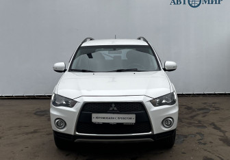 Подержанный автомобиль Mitsubishi Outlander 2011 года (2 фото)