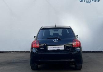 Подержанный автомобиль Toyota Auris Hatchback 2008 года (6 фото)