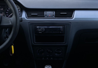 Подержанный автомобиль Skoda Rapid Liftback 2016 года (12 фото)