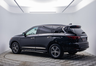 Подержанный автомобиль Infiniti QX60 2018 года (7 фото)