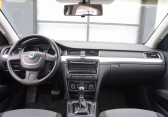 Подержанный автомобиль Skoda Superb Liftback 2013 года (12 фото)