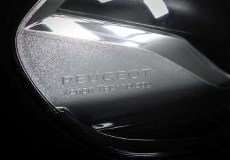 Подержанный автомобиль Peugeot Traveller 2020 года (26 фото)