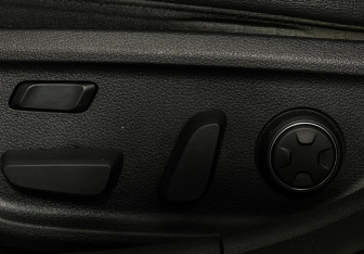 Подержанный автомобиль Genesis G70 2020 года (15 фото)