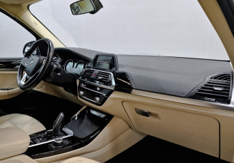 Подержанный автомобиль BMW X3 2019 года (13 фото)