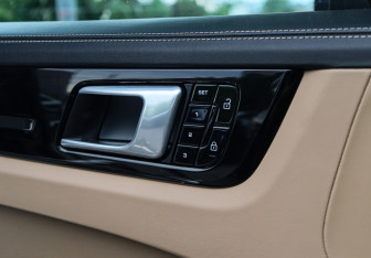 Подержанный автомобиль Porsche Cayenne 2019 года (21 фото)