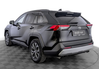 Подержанный автомобиль Toyota RAV4 2024 года (7 фото)