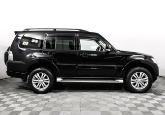 Подержанный автомобиль Mitsubishi Pajero 2015 года (4 фото)