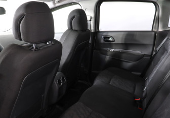 Подержанный автомобиль Peugeot 3008 2011 года (13 фото)