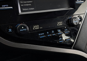 Подержанный автомобиль Toyota Camry Sedan 2019 года (25 фото)