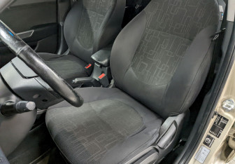 Подержанный автомобиль Kia Rio Sedan 2012 года (15 фото)