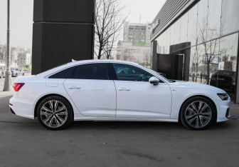 Подержанный автомобиль Audi A6 Sedan 2020 года (4 фото)