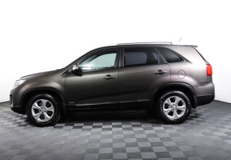 Подержанный автомобиль Kia Sorento 2013 года (8 фото)