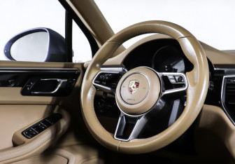 Подержанный автомобиль Porsche Macan 2015 года (13 фото)