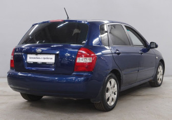 Подержанный автомобиль Kia Cerato Hatchback 2006 года (5 фото)