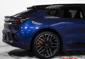 Подержанный автомобиль Zeekr 001 2024 года (21 фото)